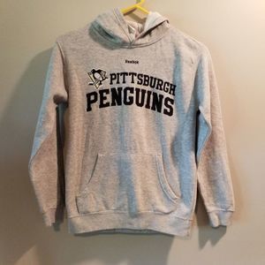 Reebok Face Off Collection Boys Gray Pittsburgh Penguins Pullover Hoodie in Size